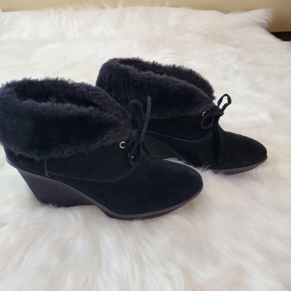B. Makowsky  Wedge Booties Size 9 Nellie Black Suede Faux Fur Wedge Booties - Picture 1 of 11